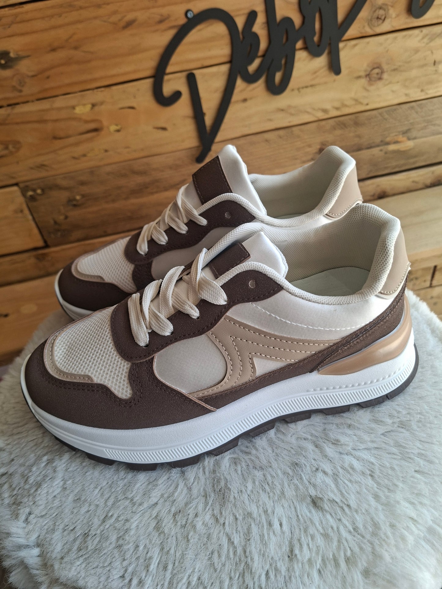 Baskets marron et beige