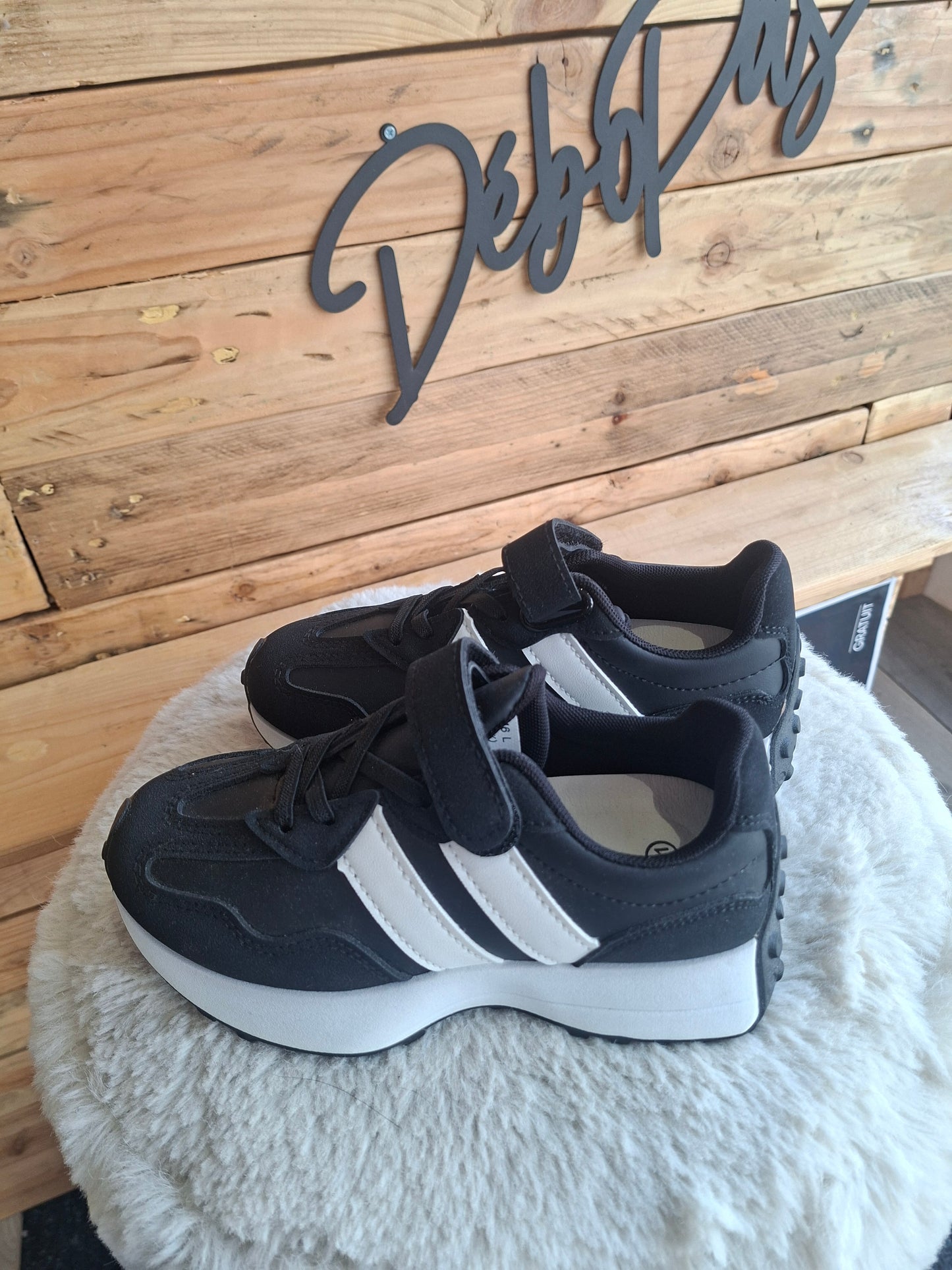 Baskets noires-semelle blanche