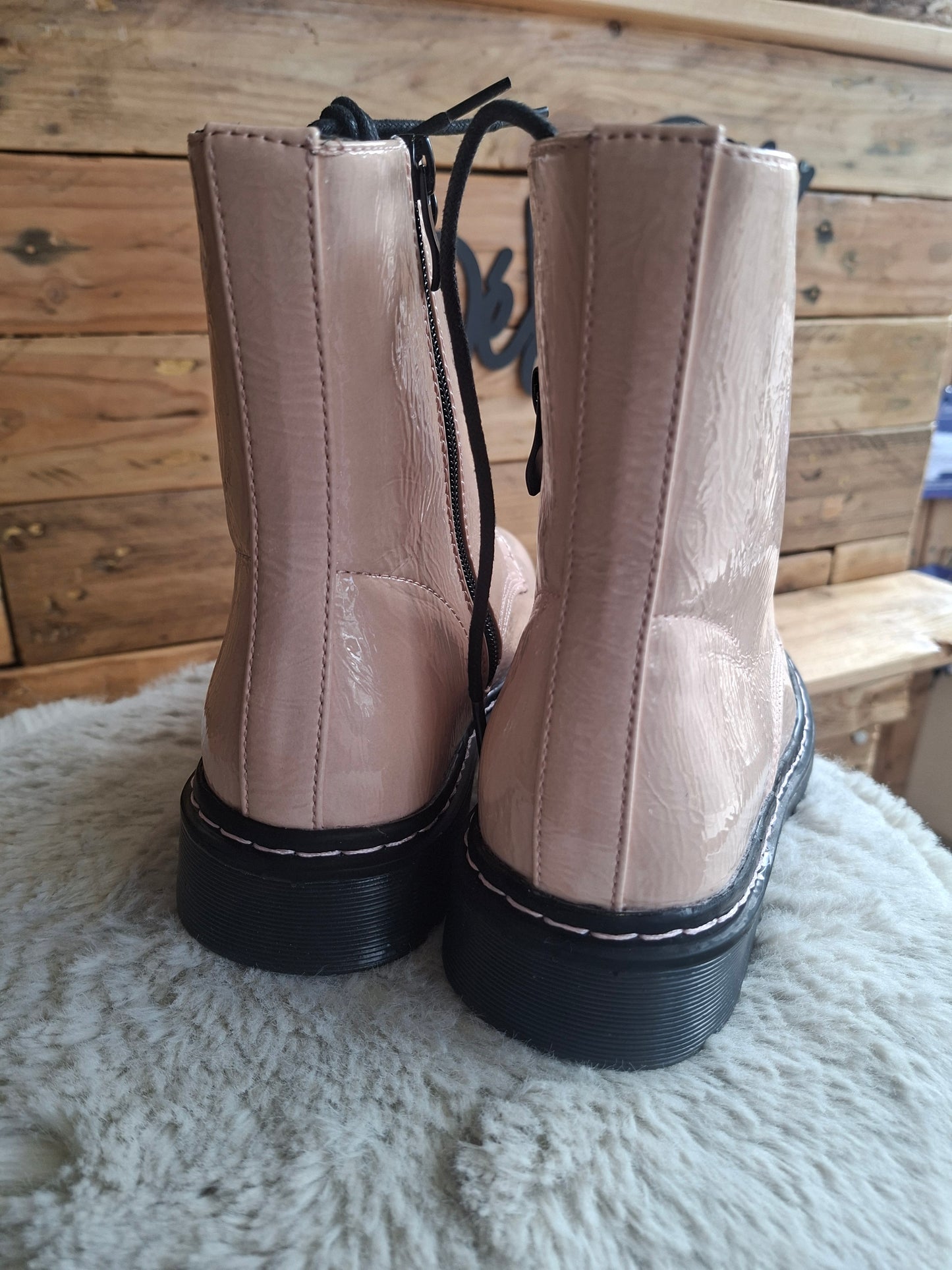 Boots roses vernies