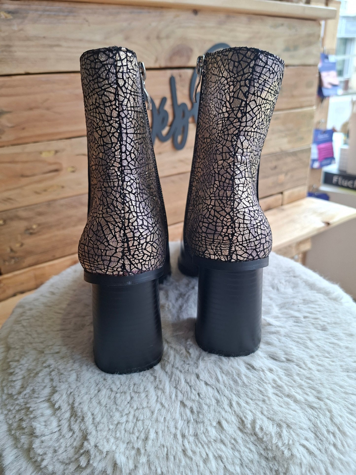Bottines noires et or