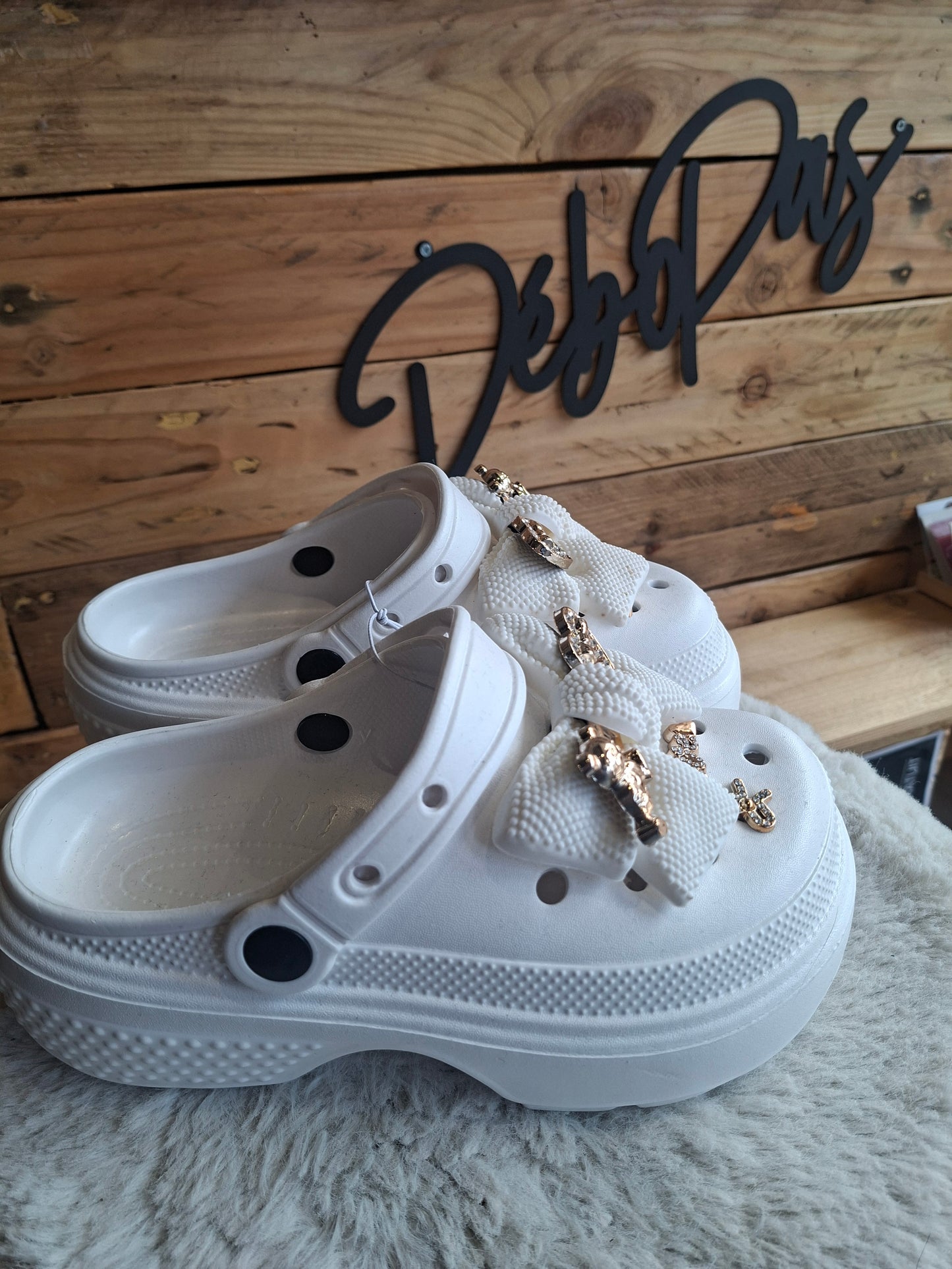 Sabots blanc et or