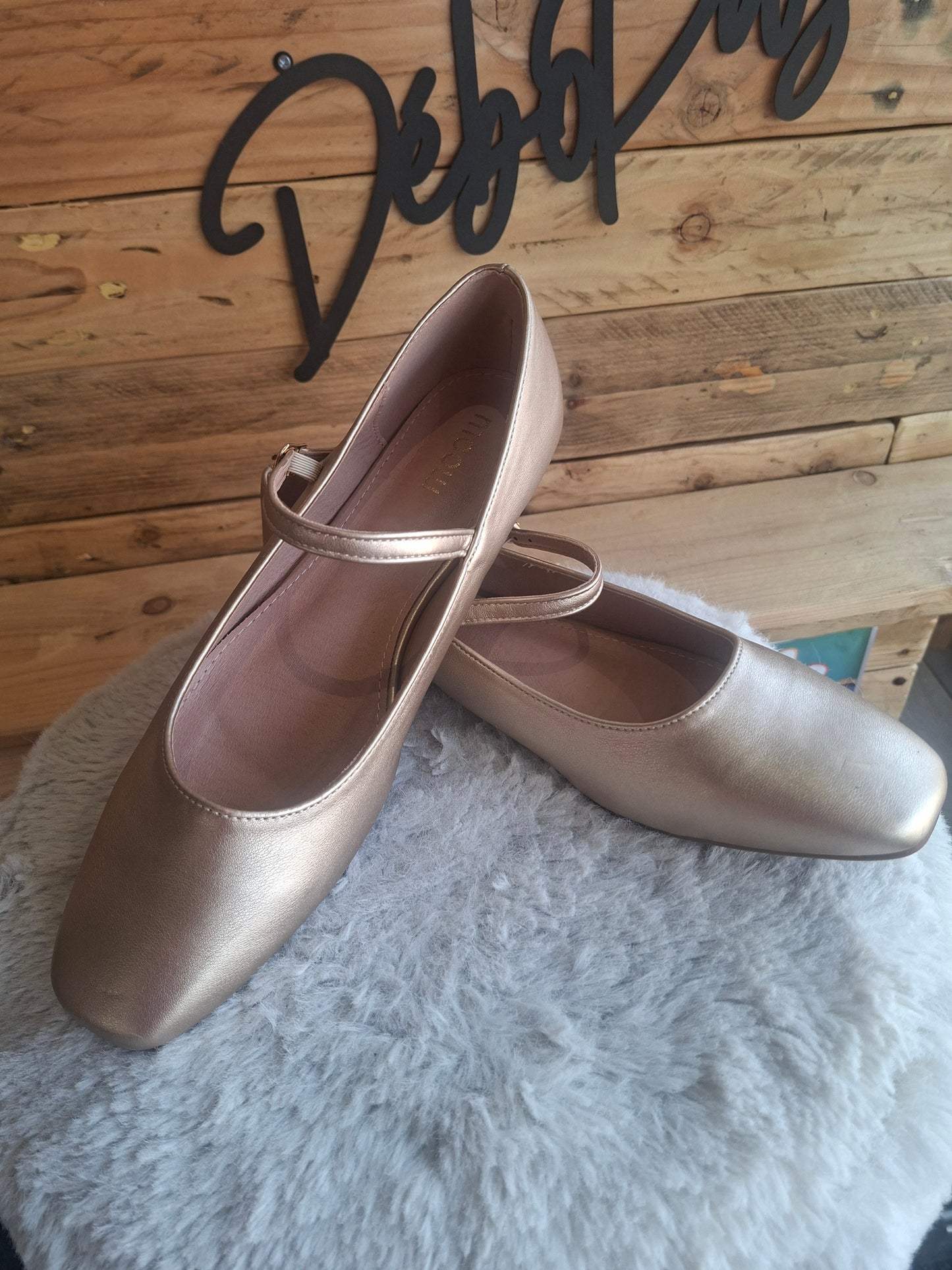 Ballerines dorées avec bride