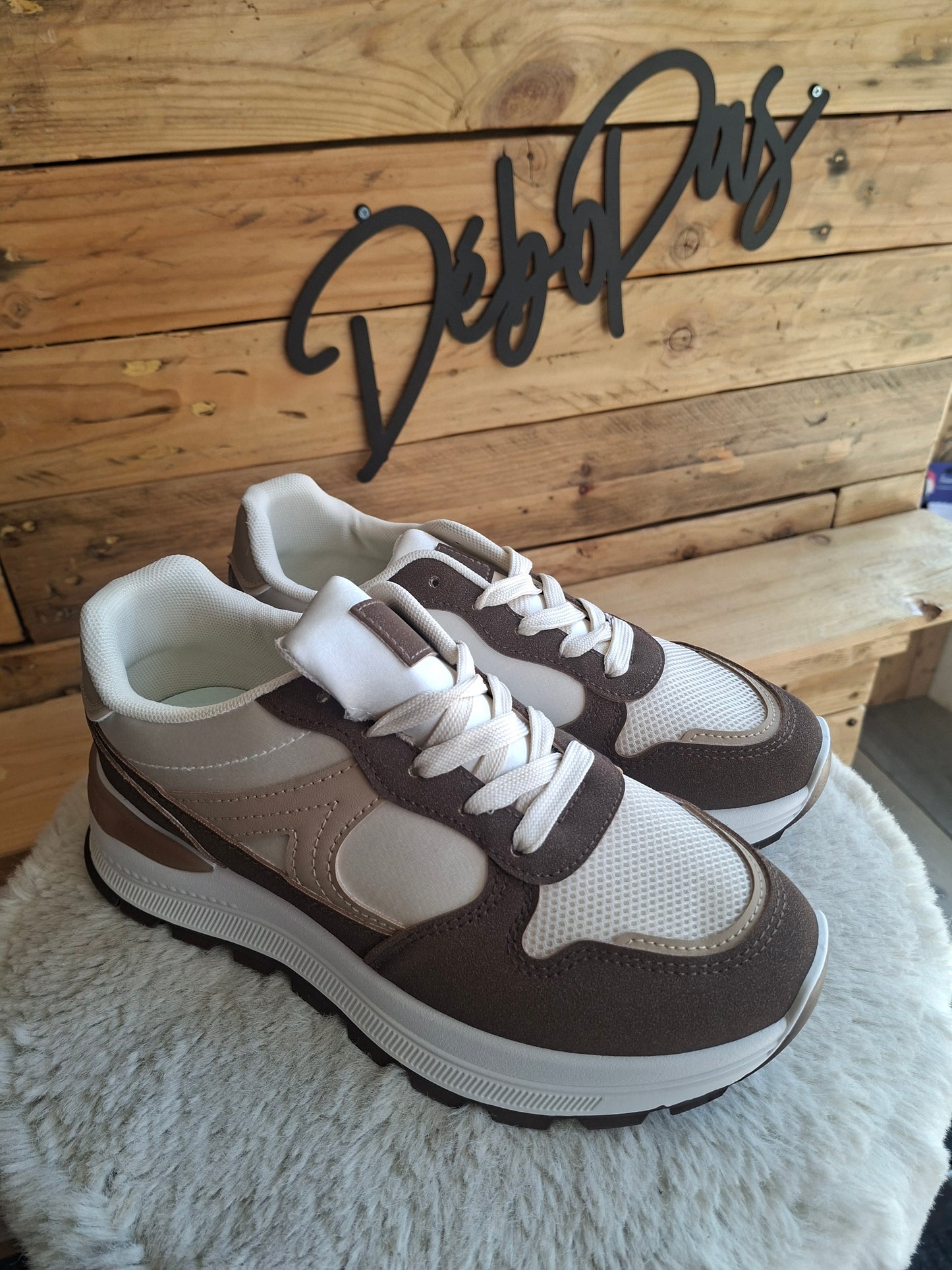 Baskets marron et beige