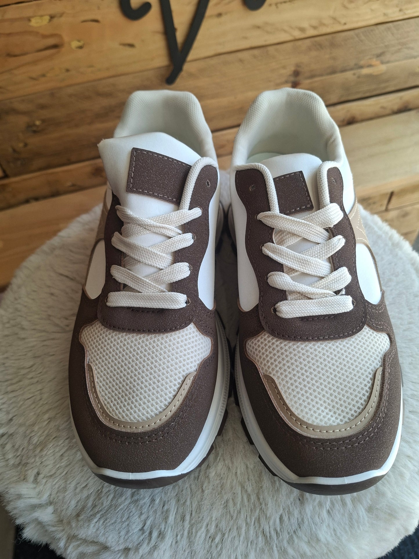 Baskets marron et beige