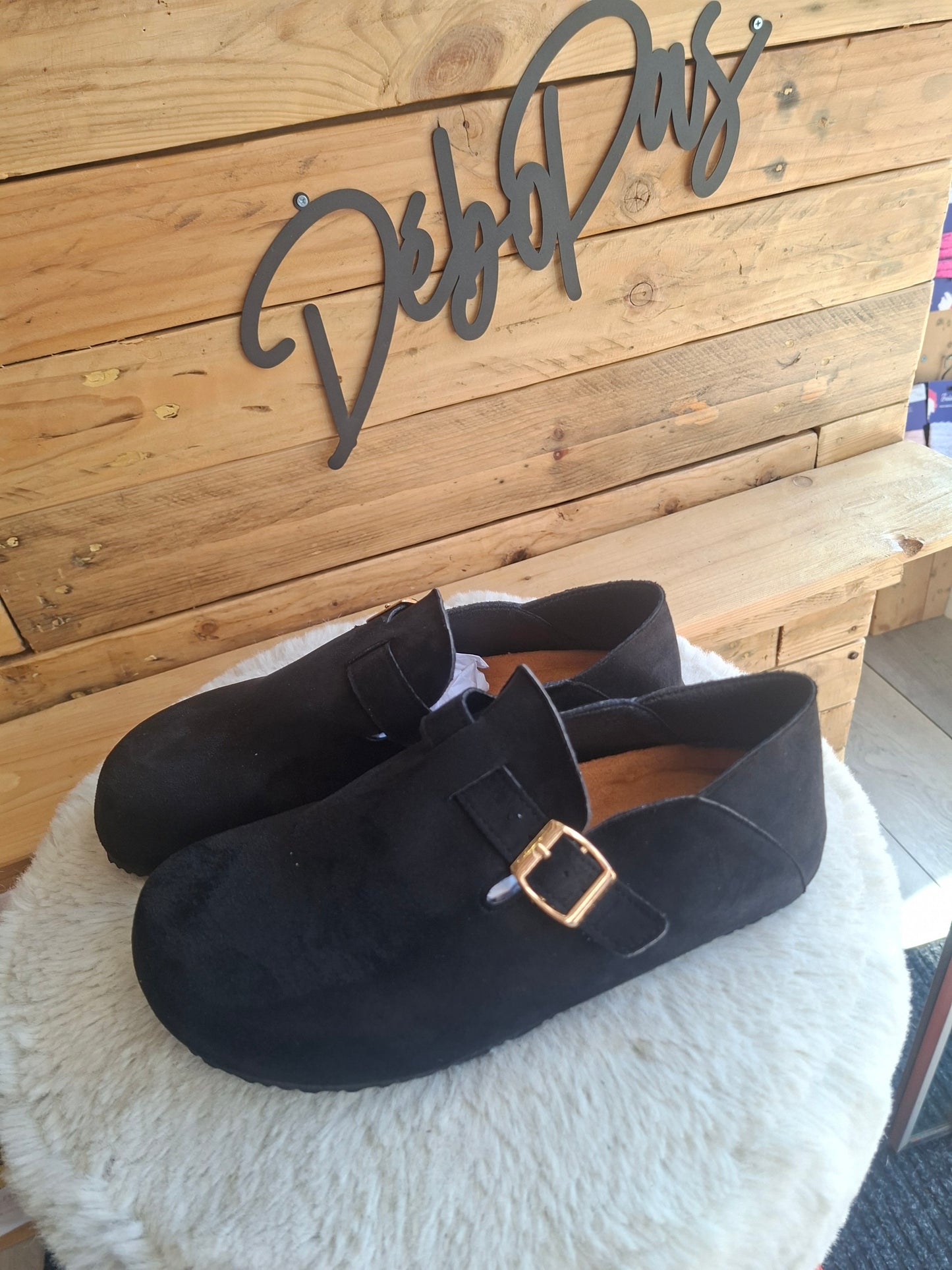 Mules noires fermées