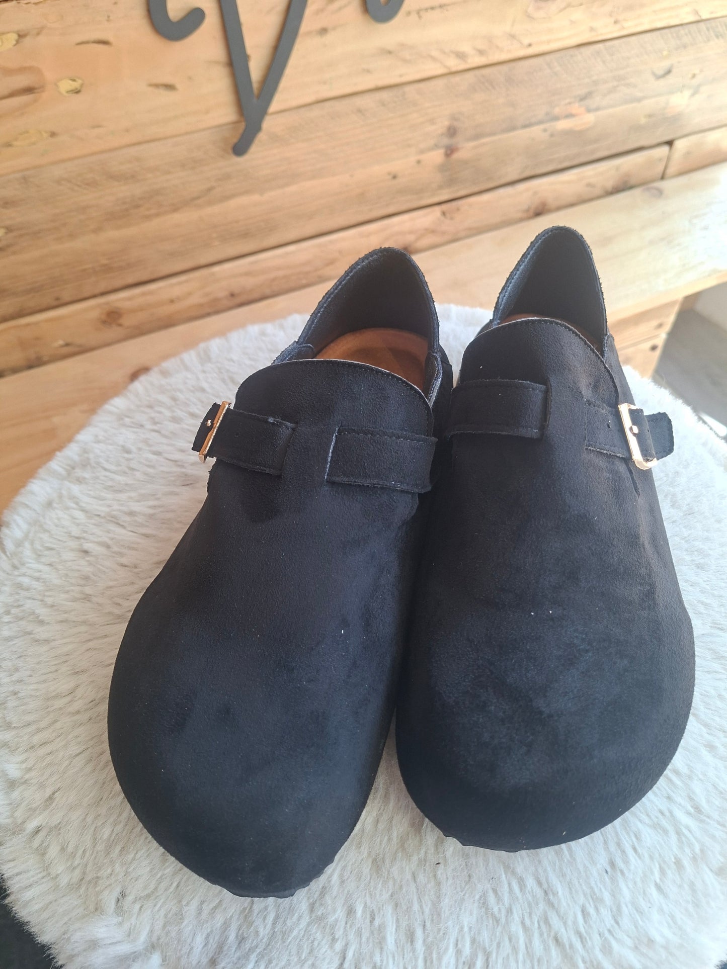 Mules noires fermées