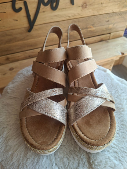 Sandales compensées beige