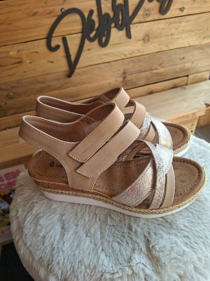 Sandales compensées beige