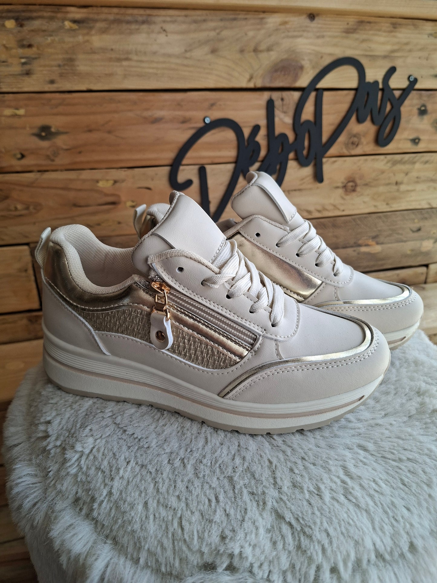 Baskets beige et or