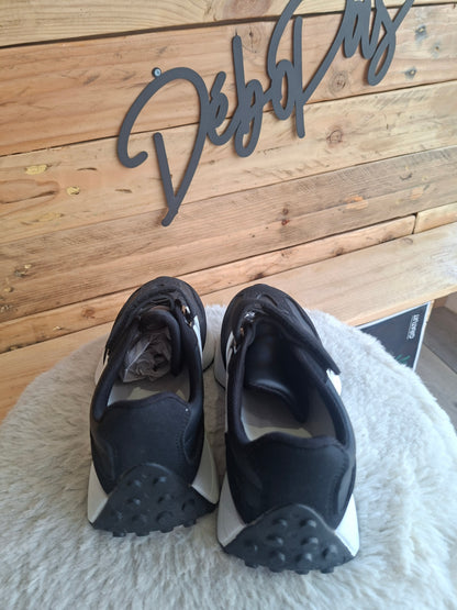Baskets noires-semelle blanche