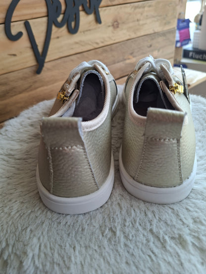 Baskets or cuir
