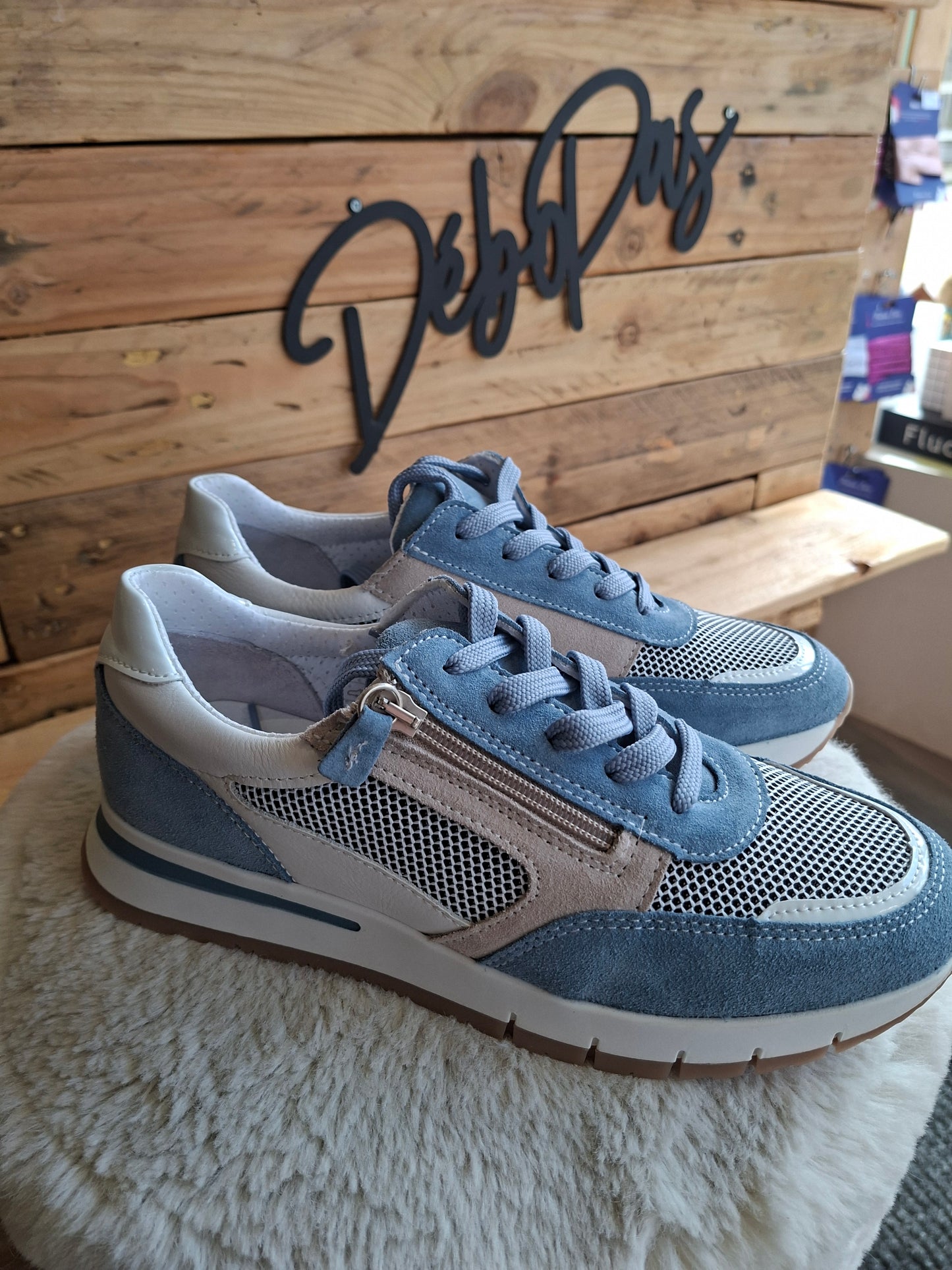 Basket bleu et blanche