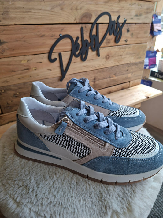 Basket bleu et blanche