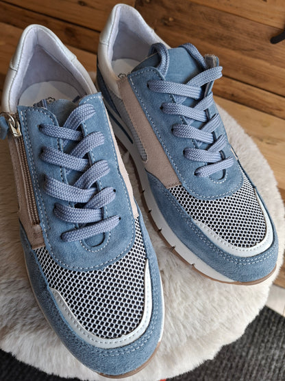 Basket bleu et blanche