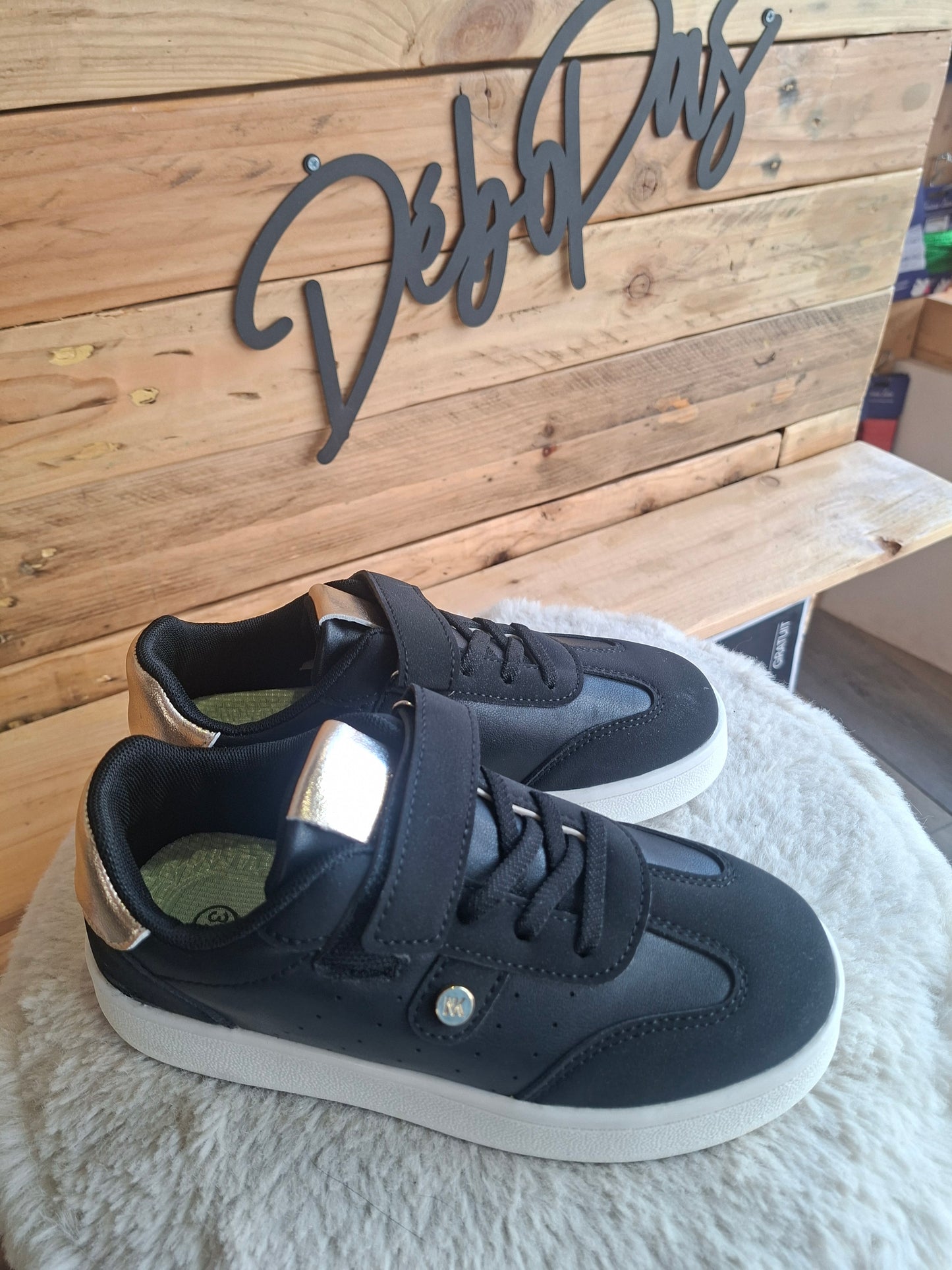 Baskets noire et or