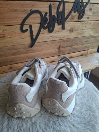 Baskets  beige et blanche