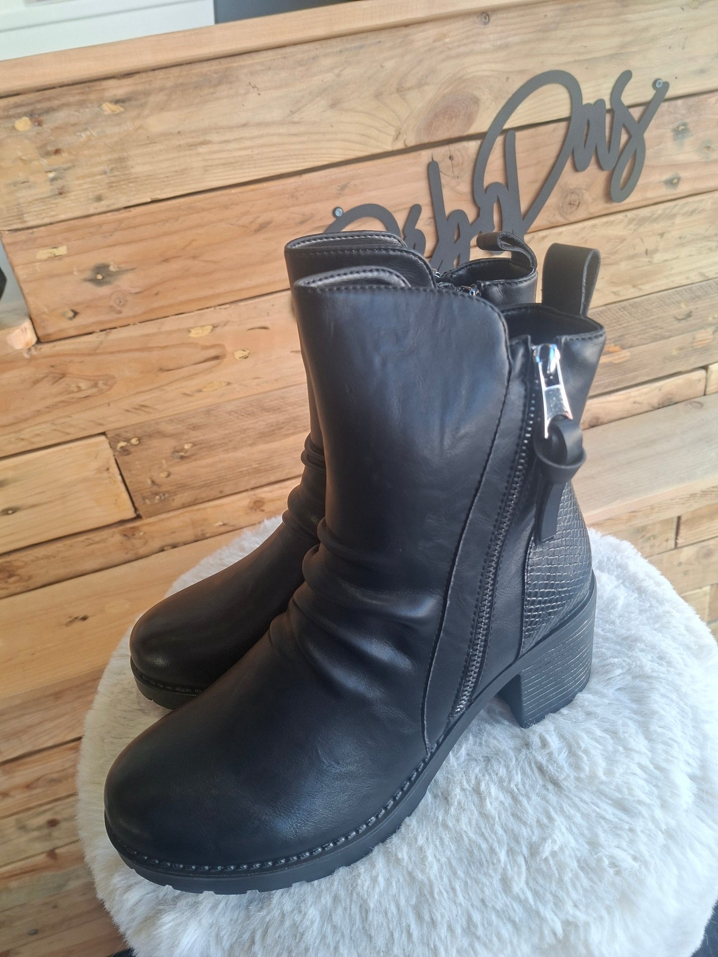 Bottines noires à talon