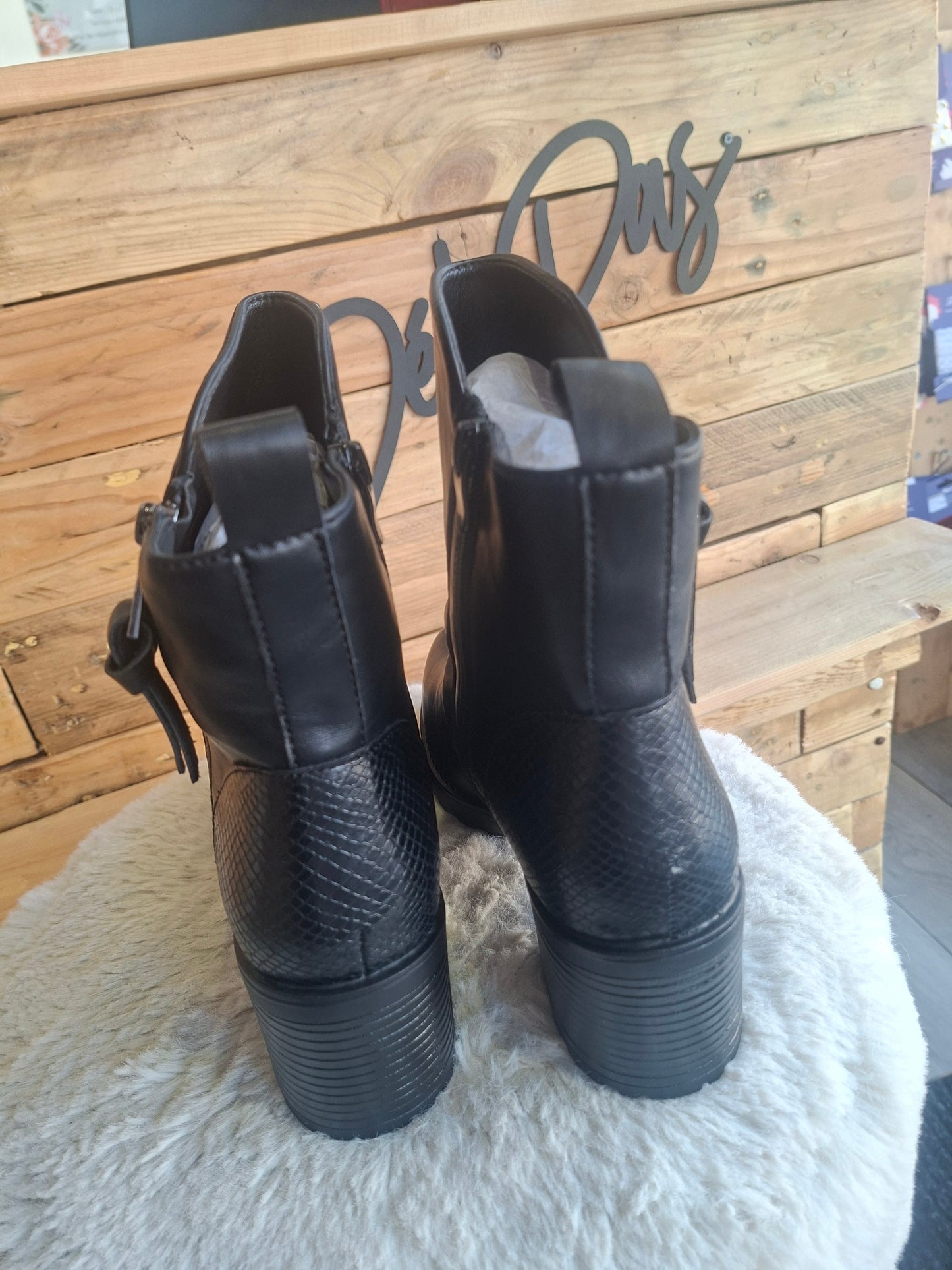 Bottines noires à talon