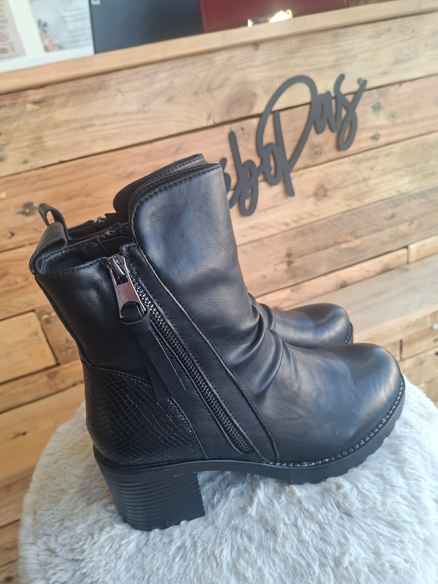 Bottines noires à talon