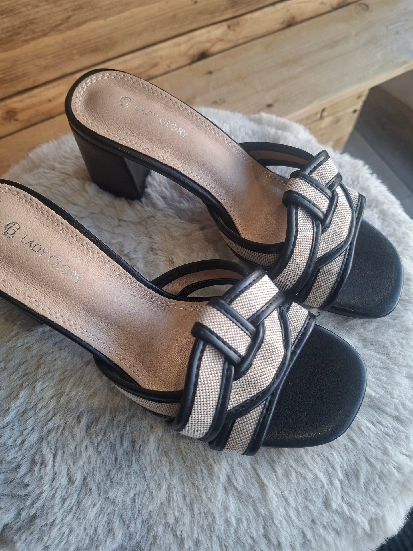 Mules noires et beige