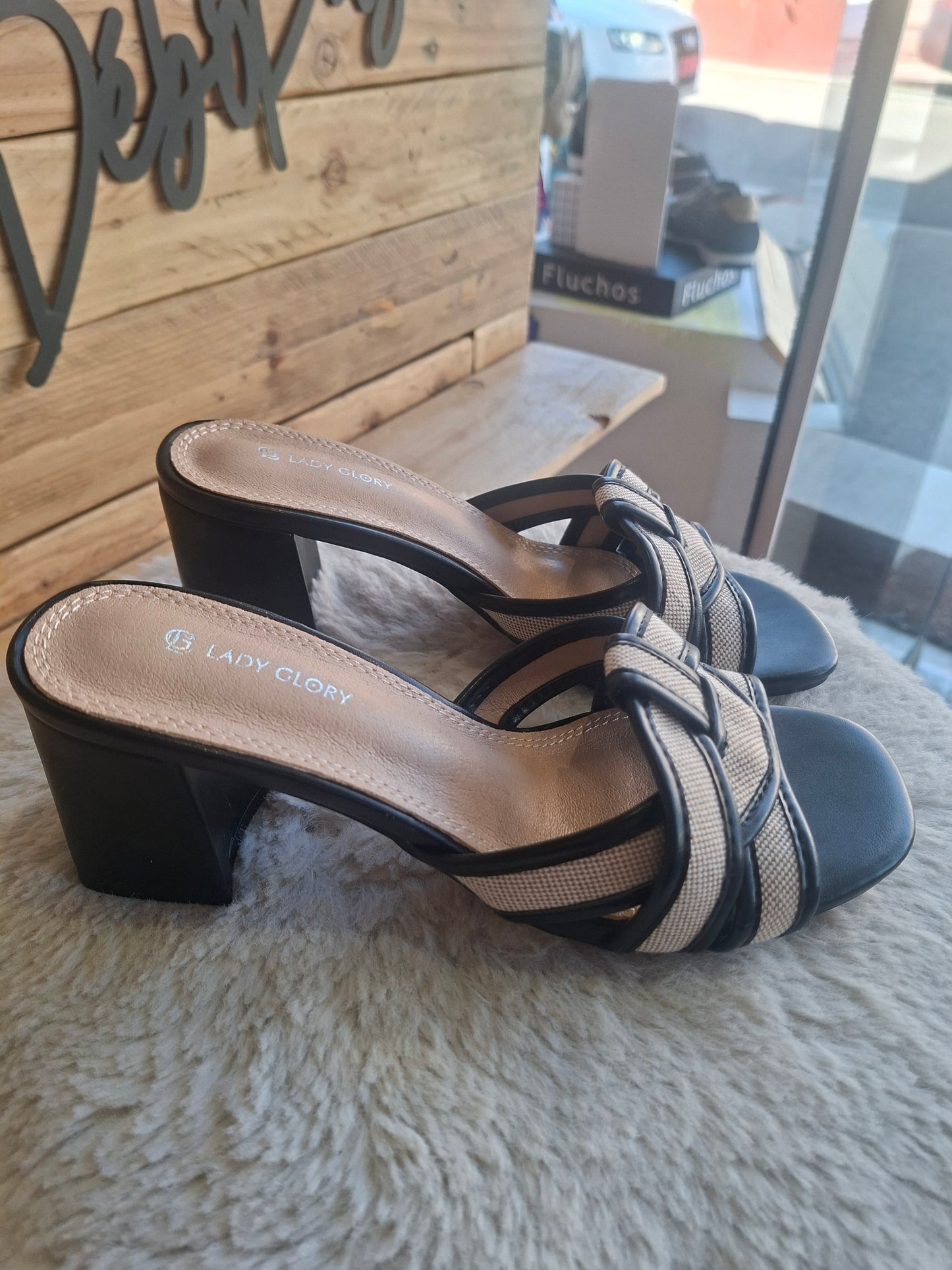 Mules noires et beige