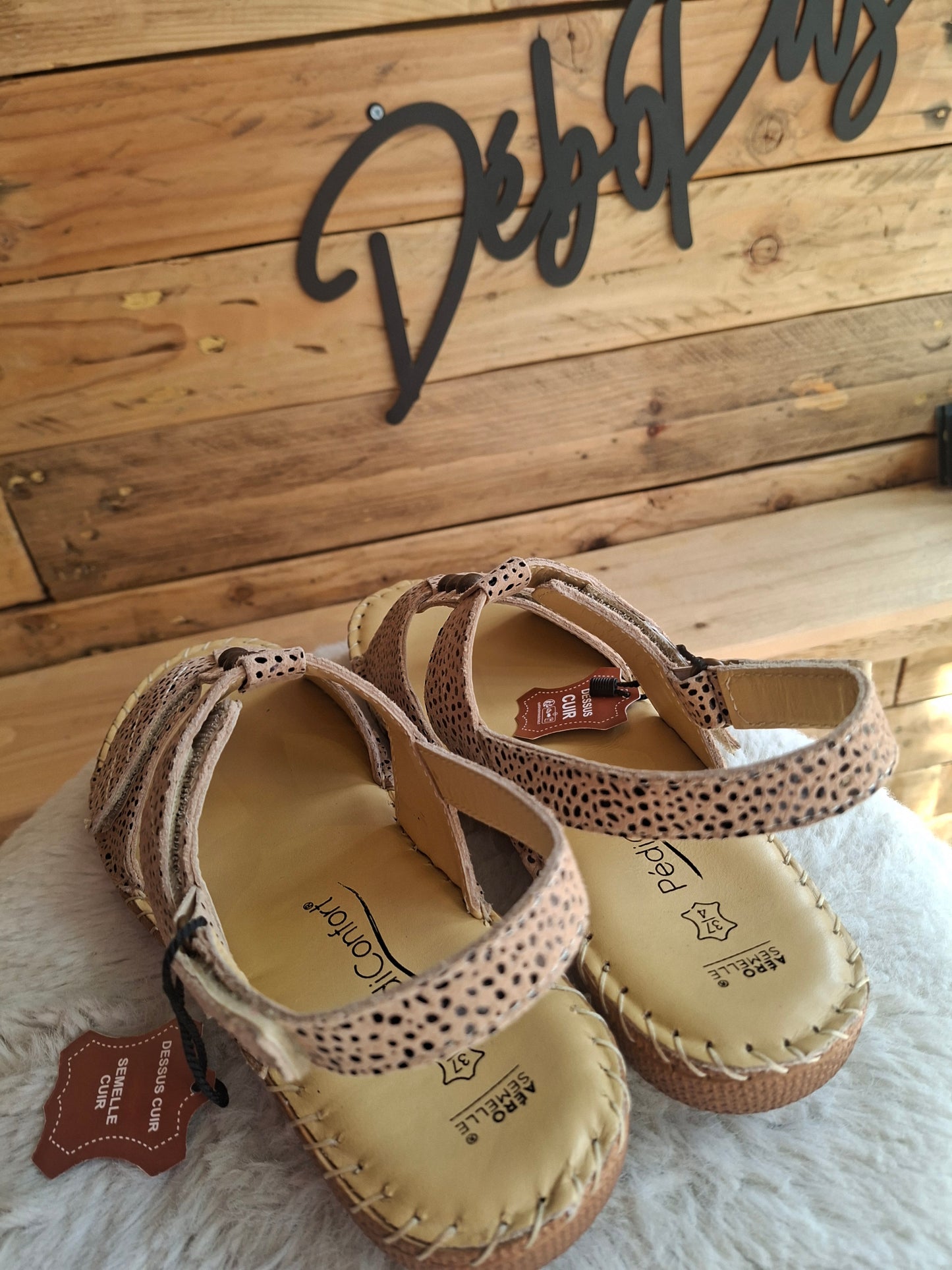 Sandales beige et noir