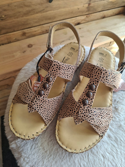 Sandales beige et noir